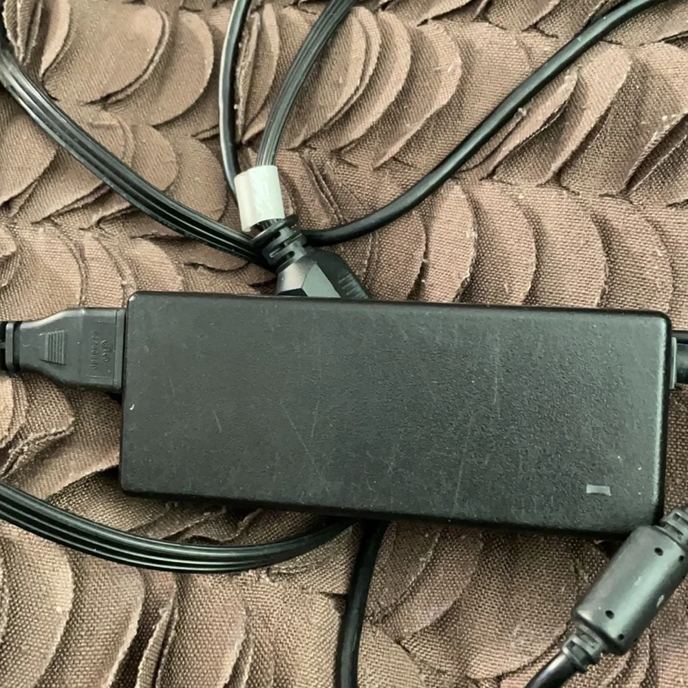 Dell ac 90w adapter/charger in great condition.